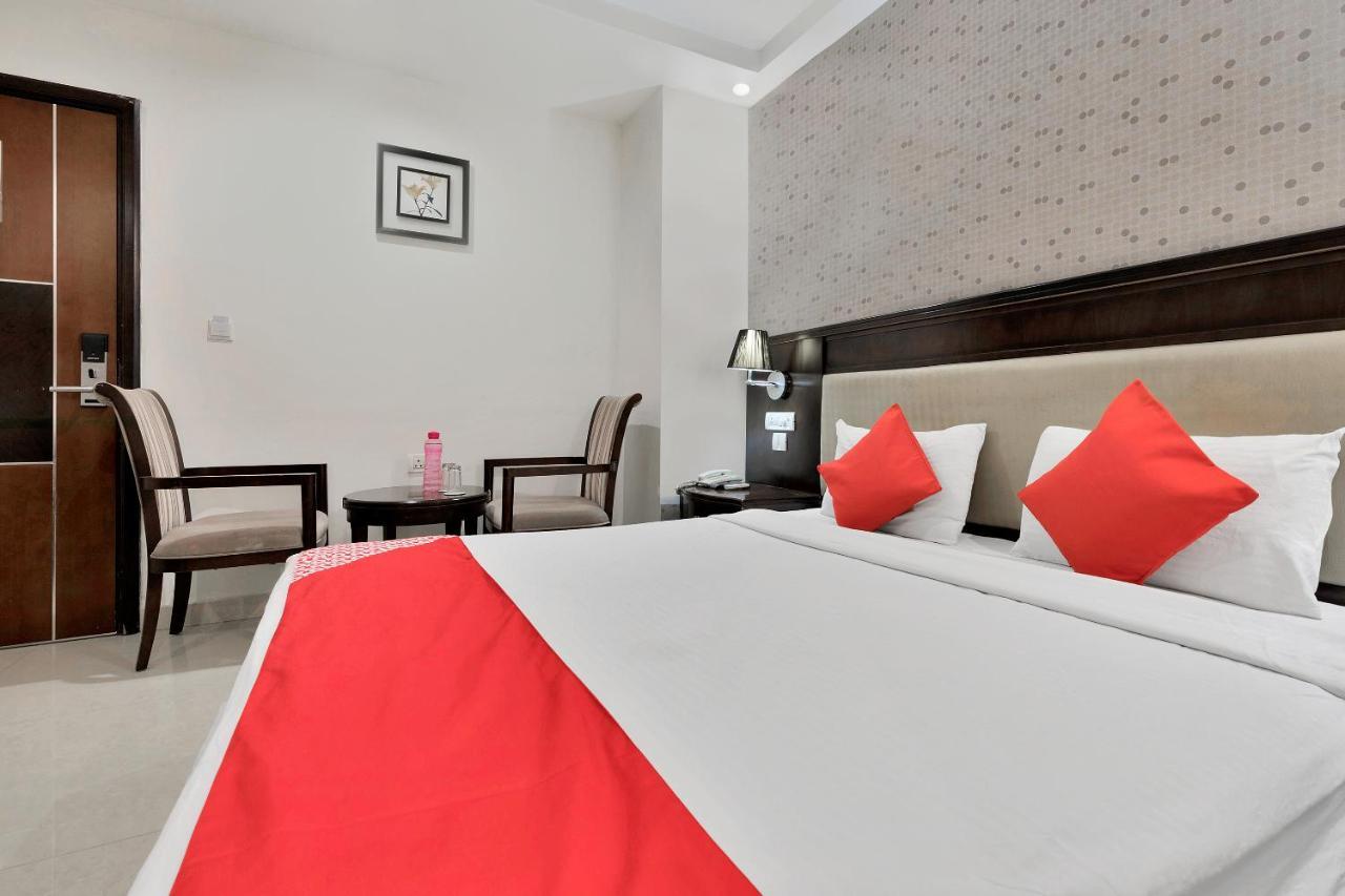 Capital O Rudra Grand Near Kondapur X Road Hotell Exteriör bild