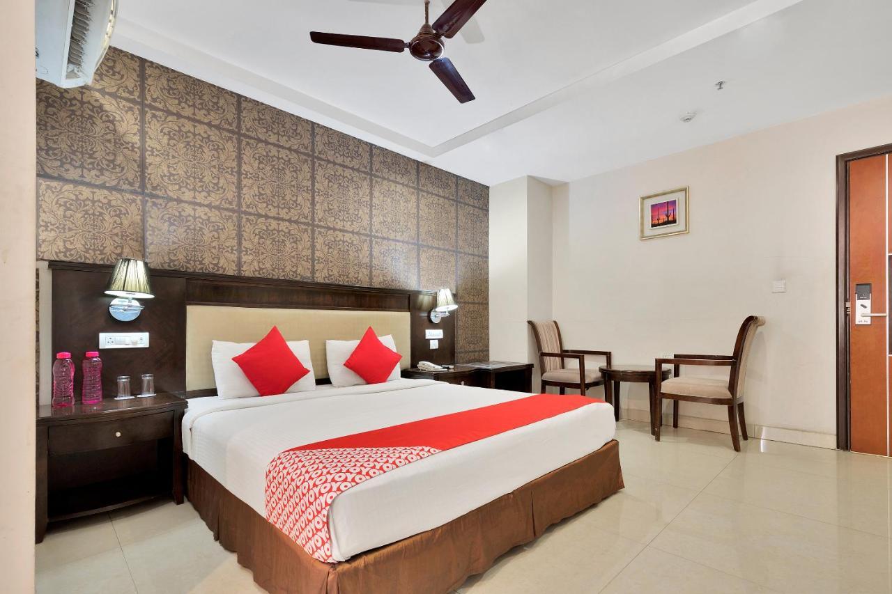 Capital O Rudra Grand Near Kondapur X Road Hotell Exteriör bild