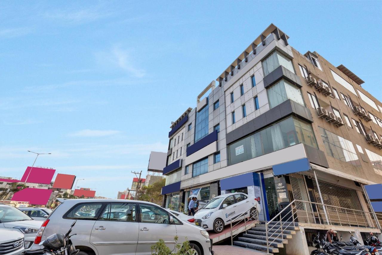 Capital O Rudra Grand Near Kondapur X Road Hotell Exteriör bild
