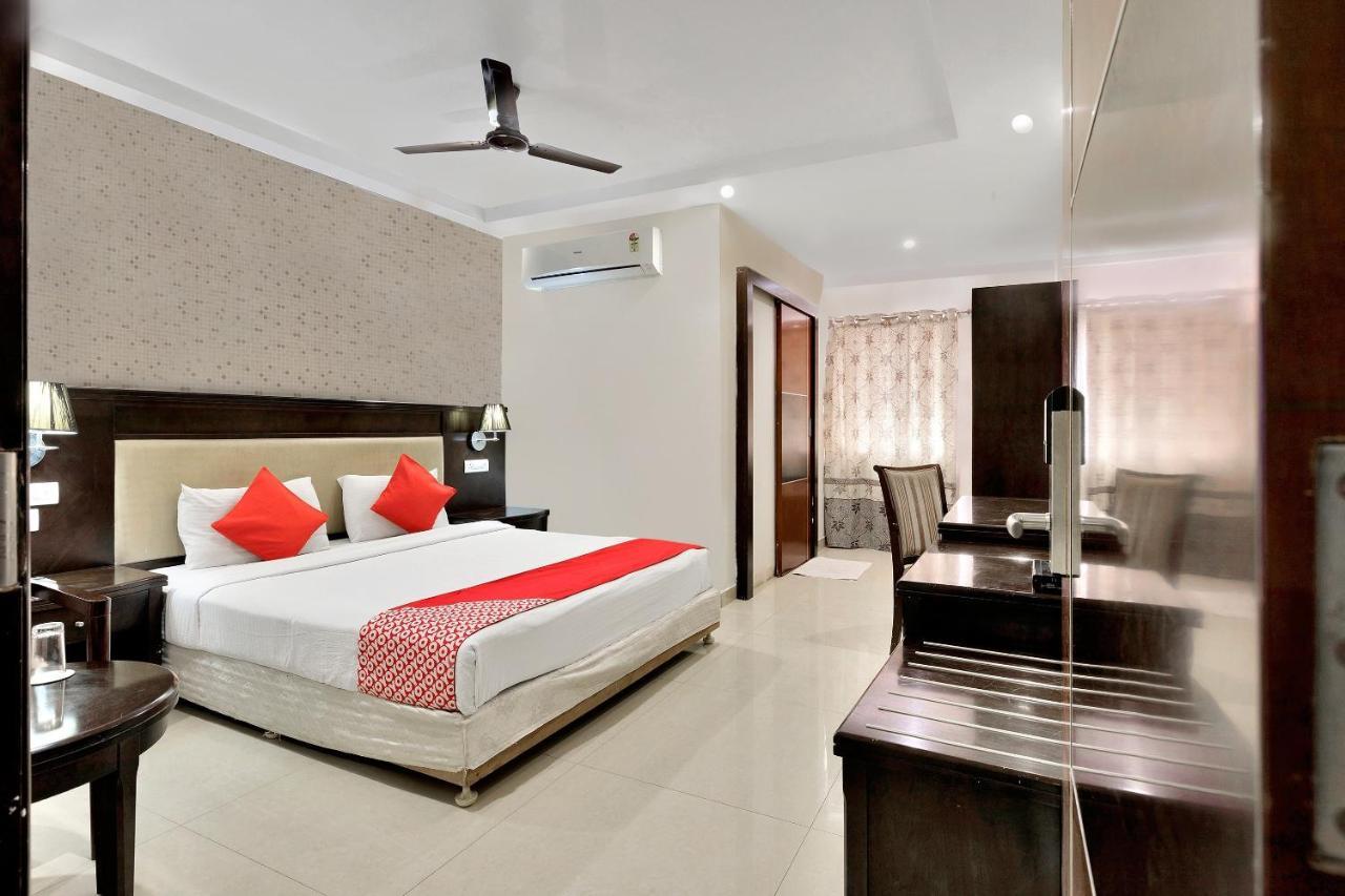 Capital O Rudra Grand Near Kondapur X Road Hotell Exteriör bild