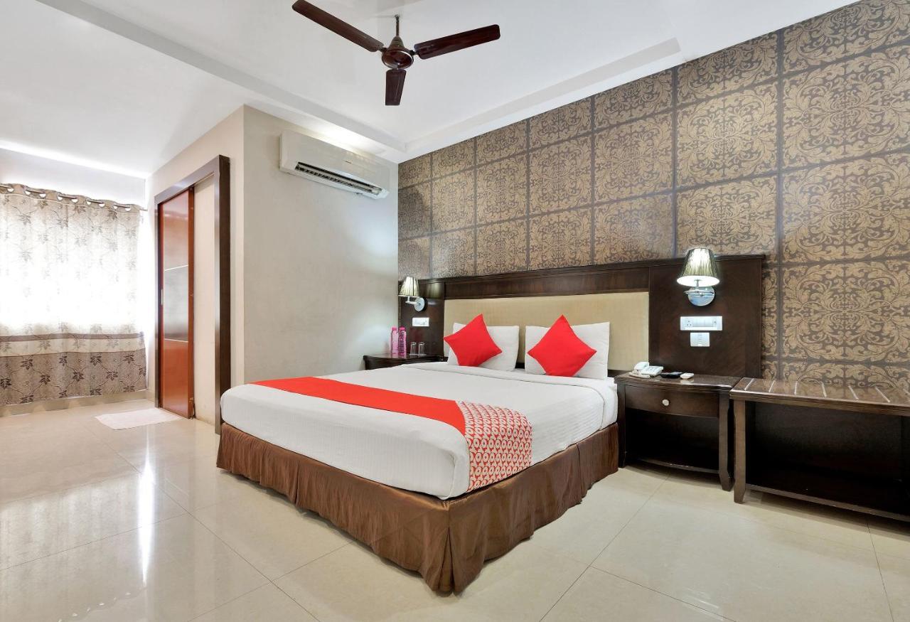 Capital O Rudra Grand Near Kondapur X Road Hotell Exteriör bild