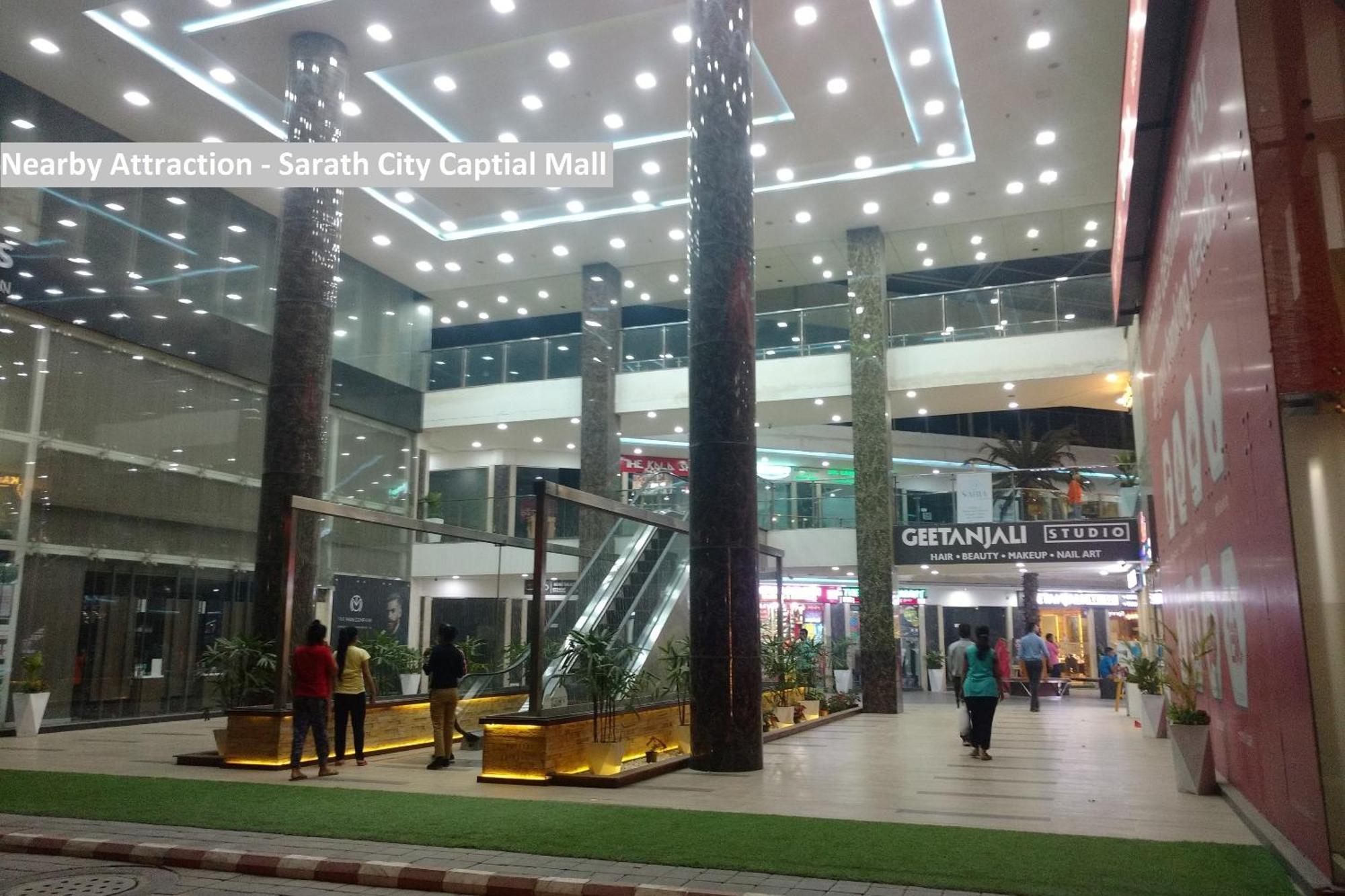 Capital O Rudra Grand Near Kondapur X Road Hotell Exteriör bild